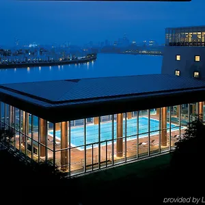 https://canary-riverside-plaza.cambridgehotelsuk.com